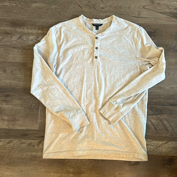 Banana Republic Henley - Picture 1 of 2